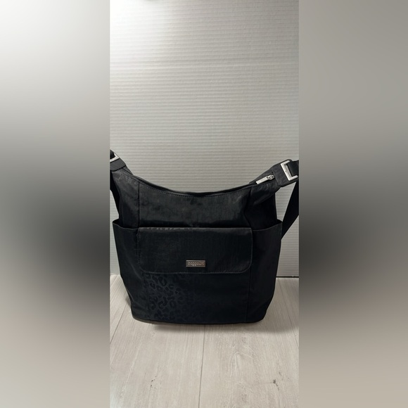 Baggallini Black Shoulder Bag. - Picture 4 of 9
